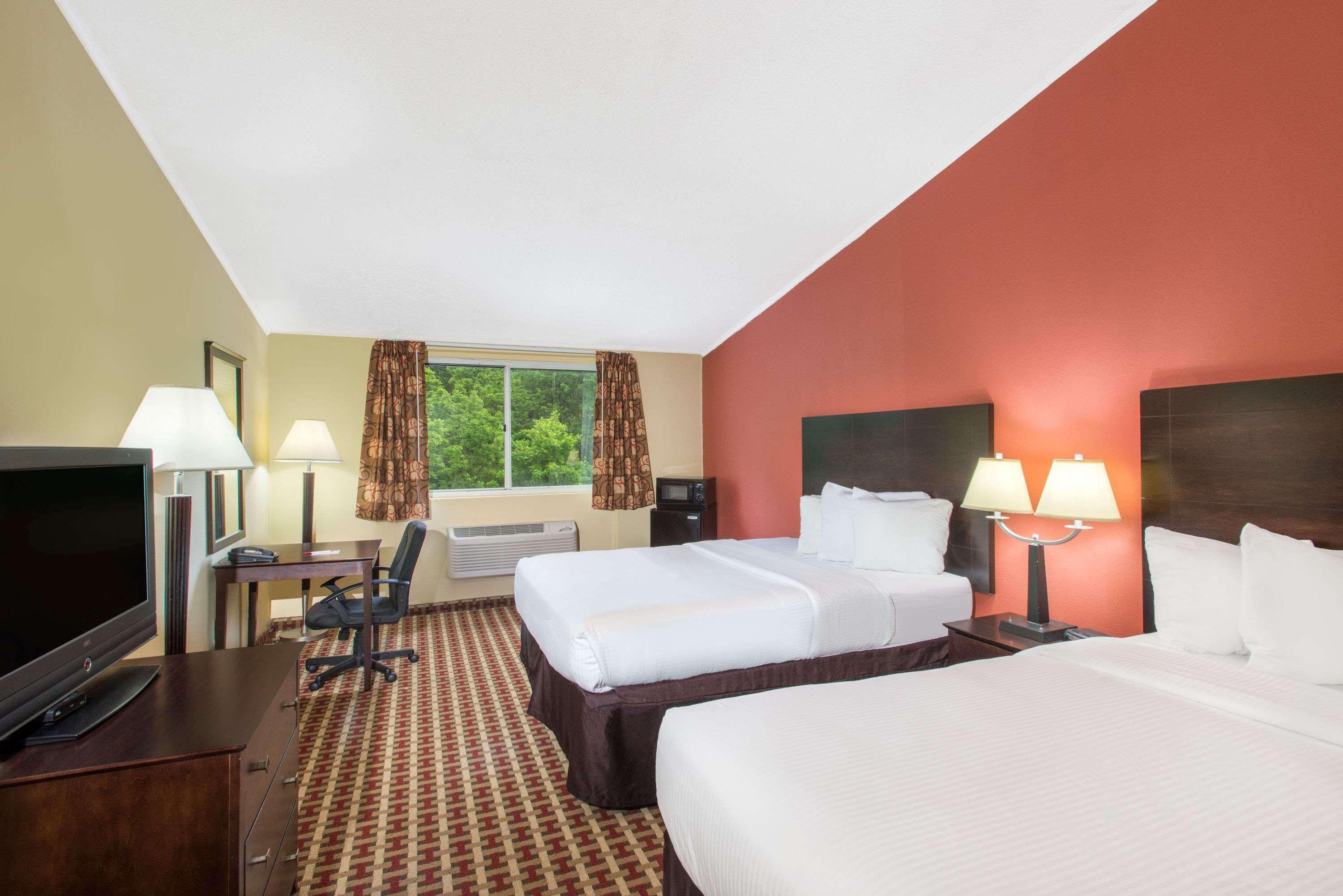 Ramada By Wyndham Allentown Bethlehem Екстериор снимка
