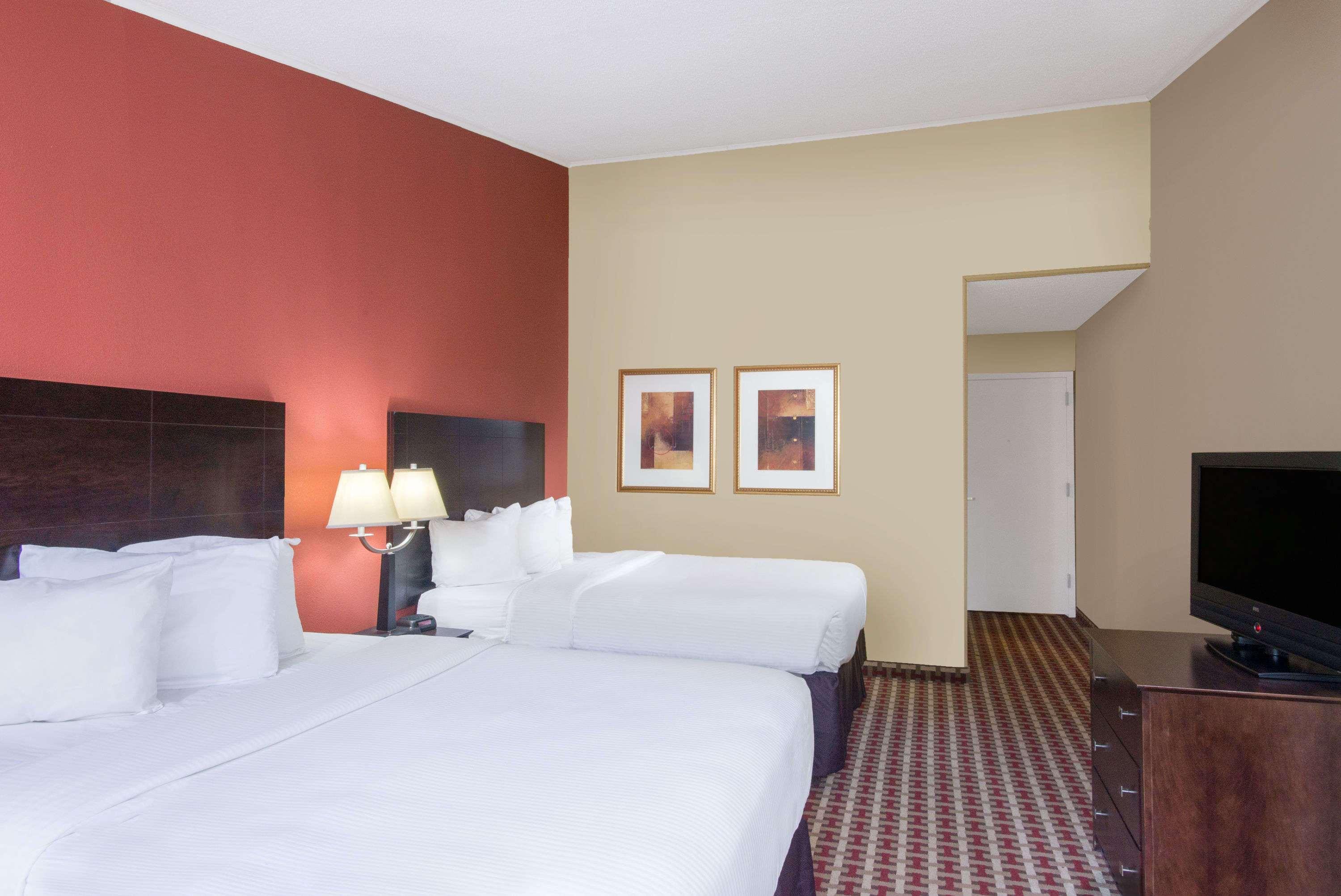 Ramada By Wyndham Allentown Bethlehem Екстериор снимка
