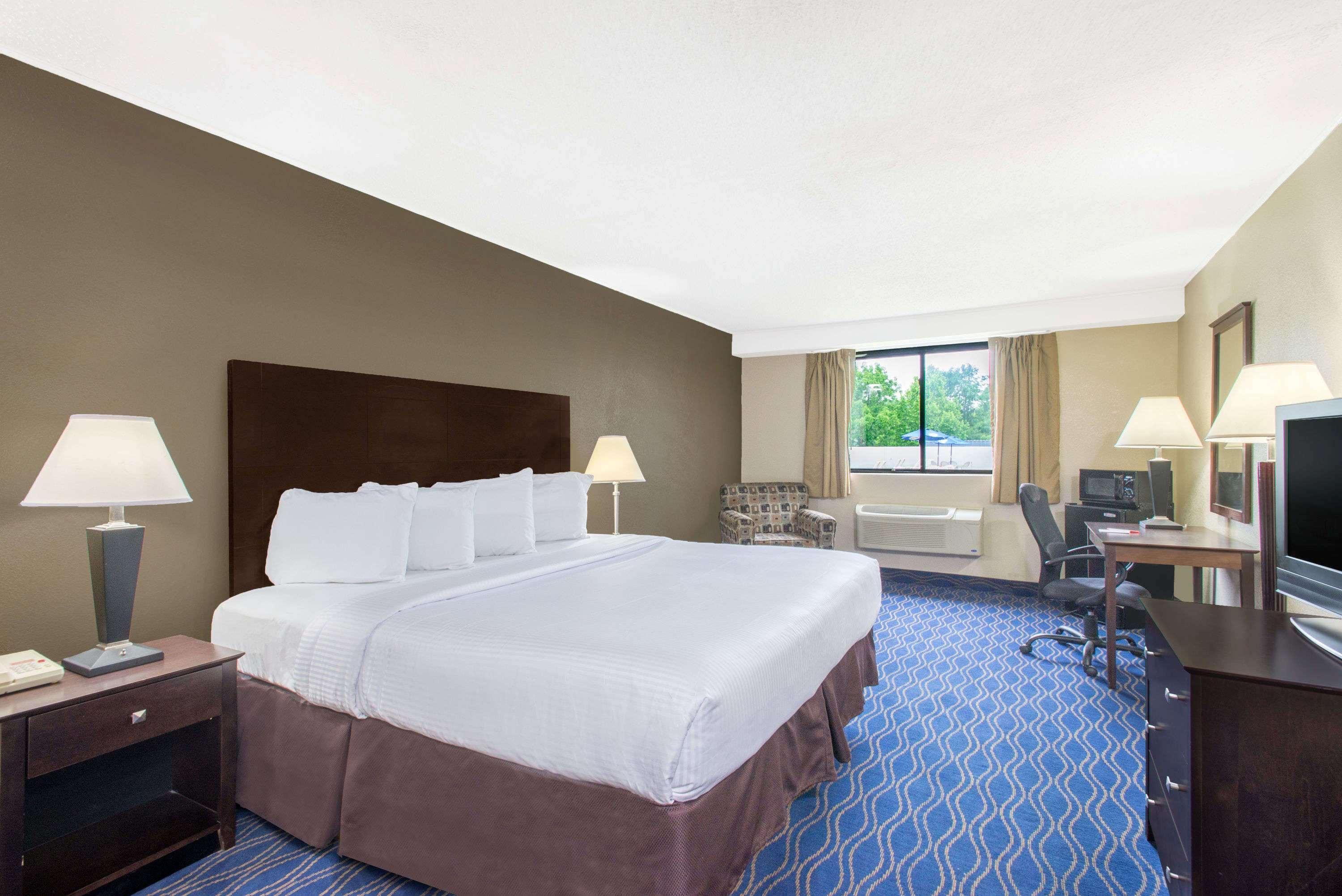 Ramada By Wyndham Allentown Bethlehem Екстериор снимка
