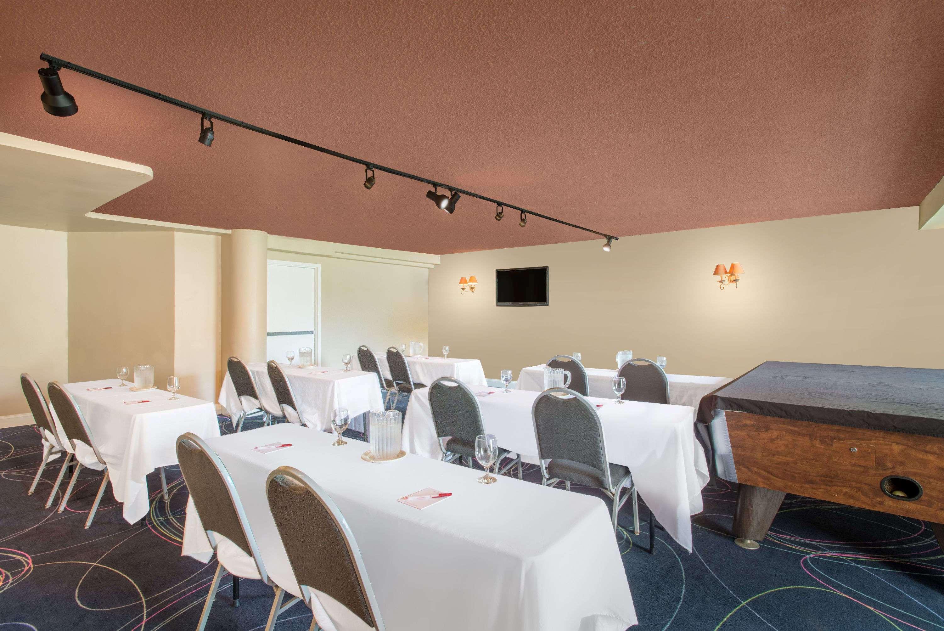 Ramada By Wyndham Allentown Bethlehem Екстериор снимка