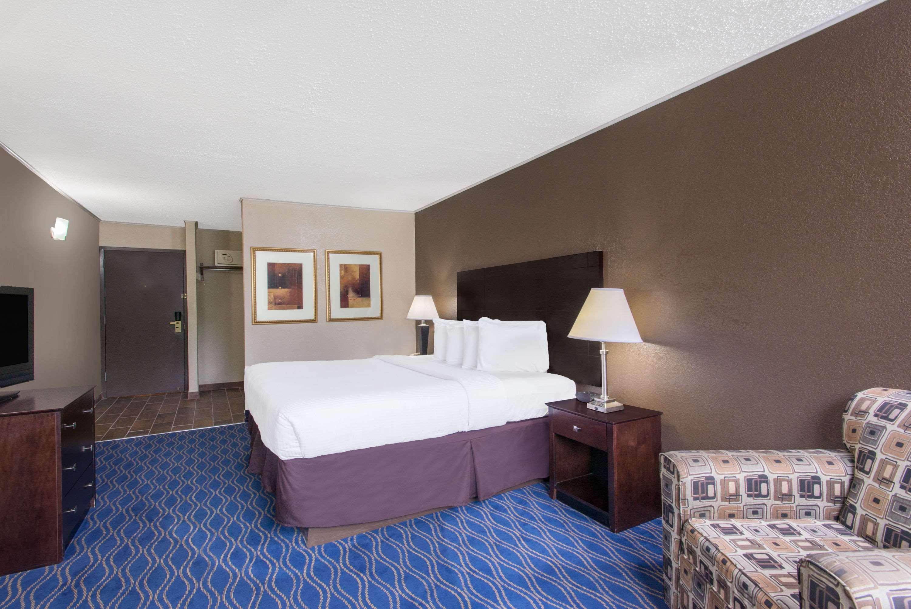 Ramada By Wyndham Allentown Bethlehem Екстериор снимка