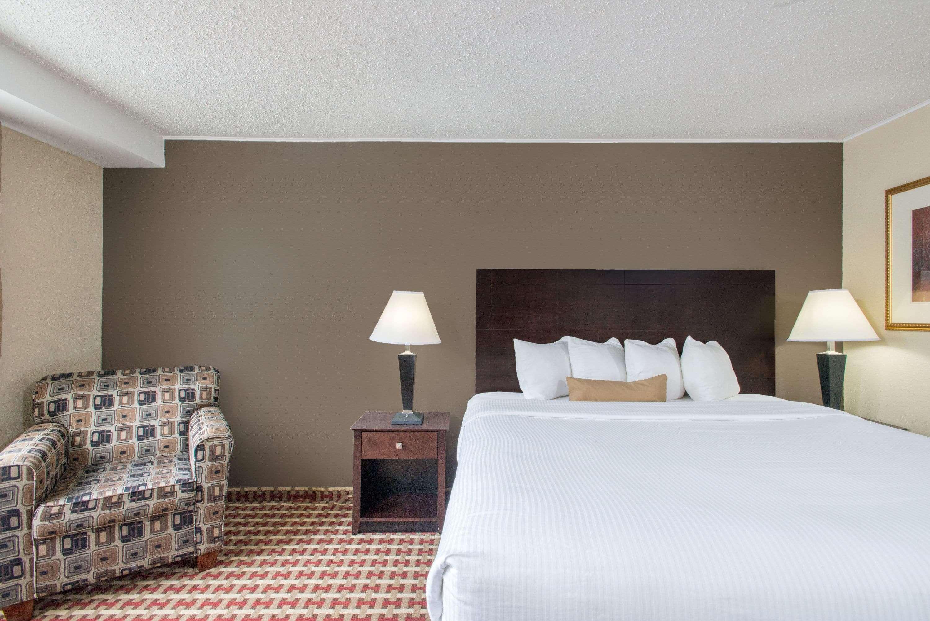 Ramada By Wyndham Allentown Bethlehem Екстериор снимка