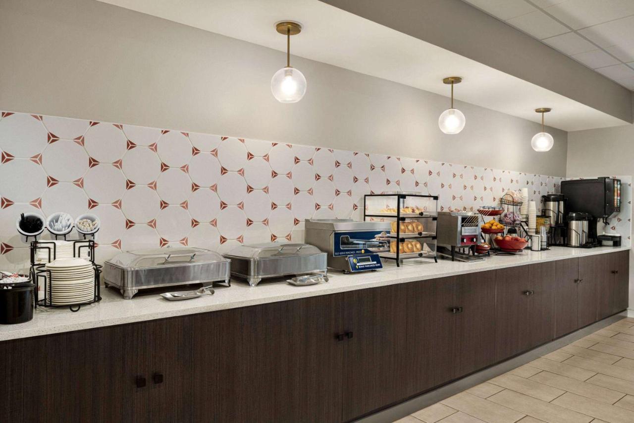 Ramada By Wyndham Allentown Bethlehem Екстериор снимка