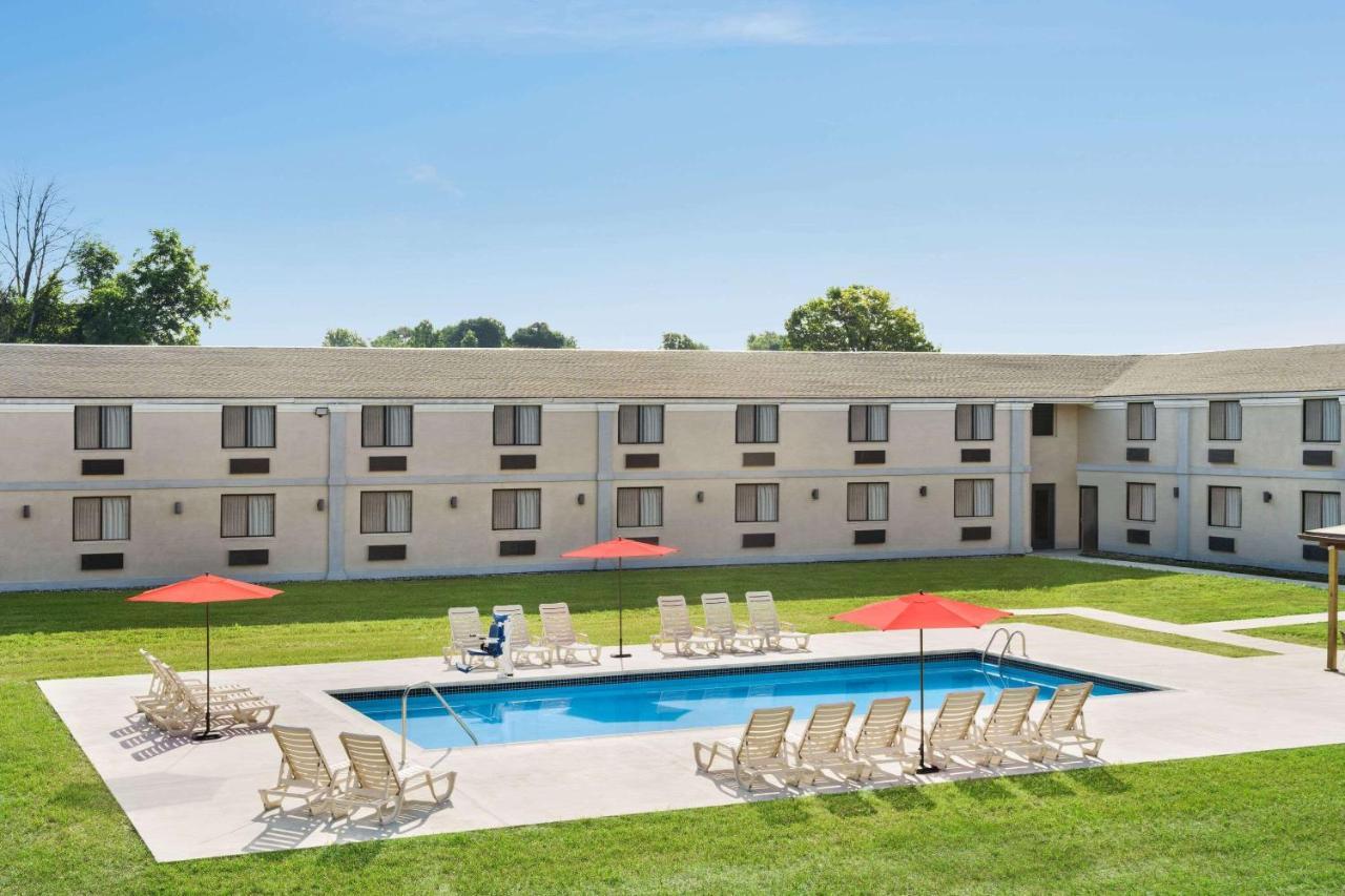 Ramada By Wyndham Allentown Bethlehem Екстериор снимка