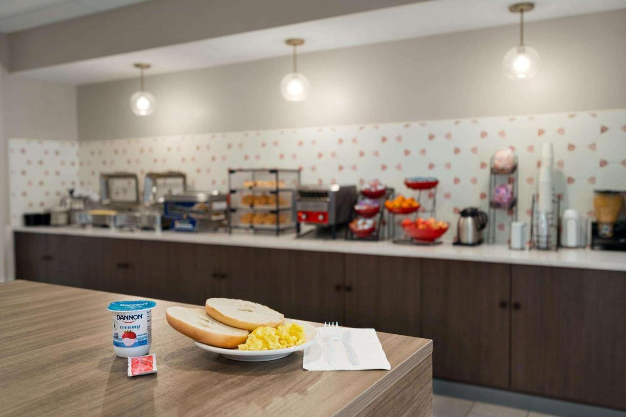 Ramada By Wyndham Allentown Bethlehem Екстериор снимка